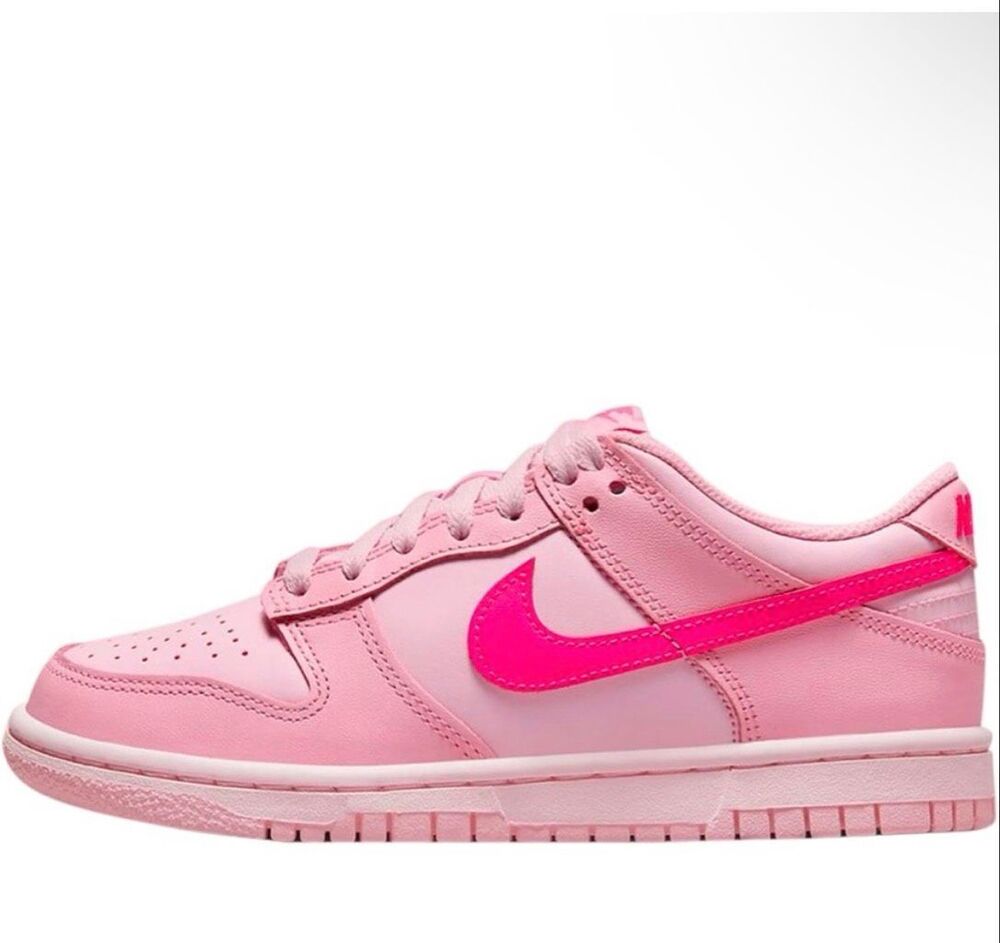 Nike Dunk Low sneakers feature a vibrant "Triple Pink” size 5Y